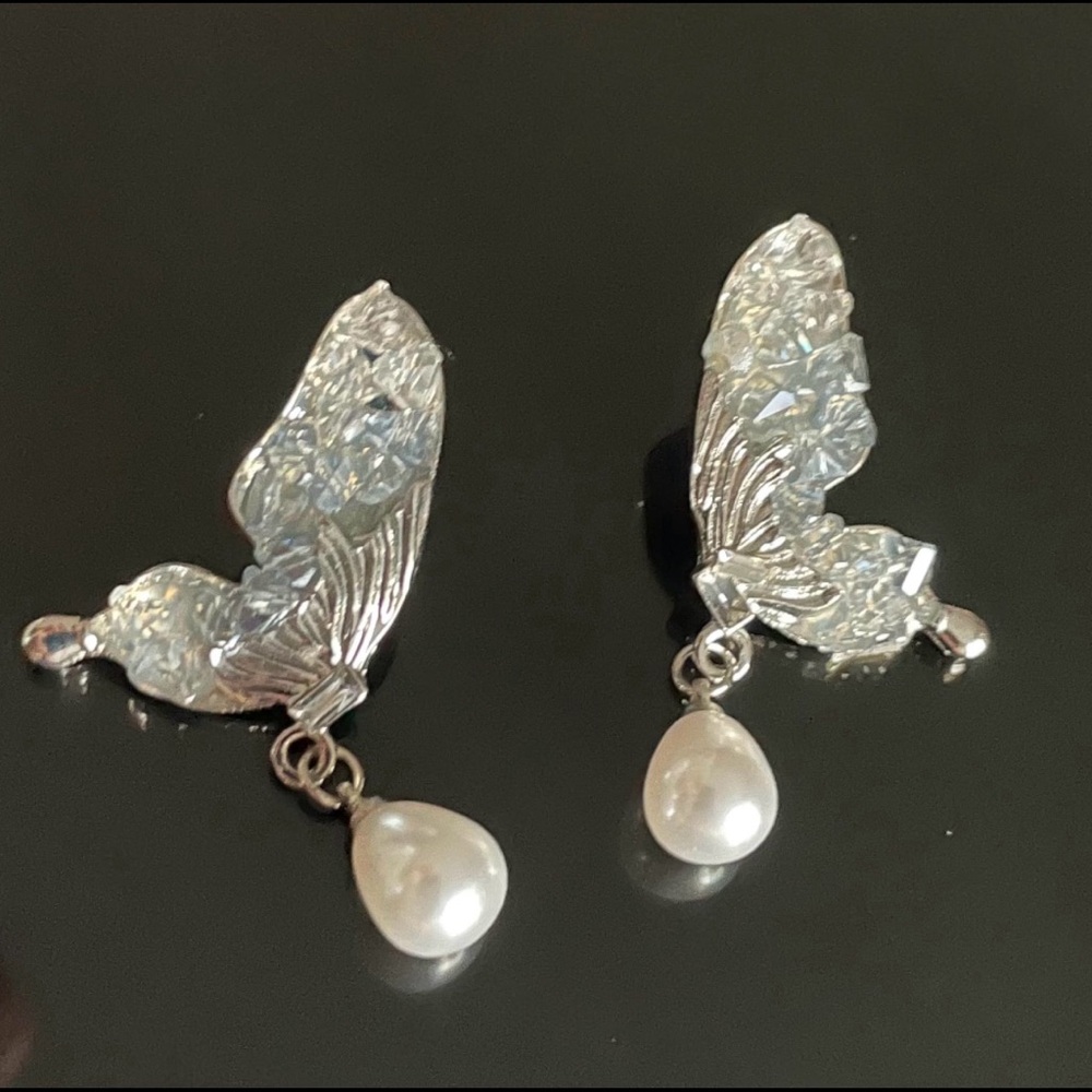 925 Sterling Silver stamped Ice Butterfly Pearls earrings brand new - Picture 3 of 5